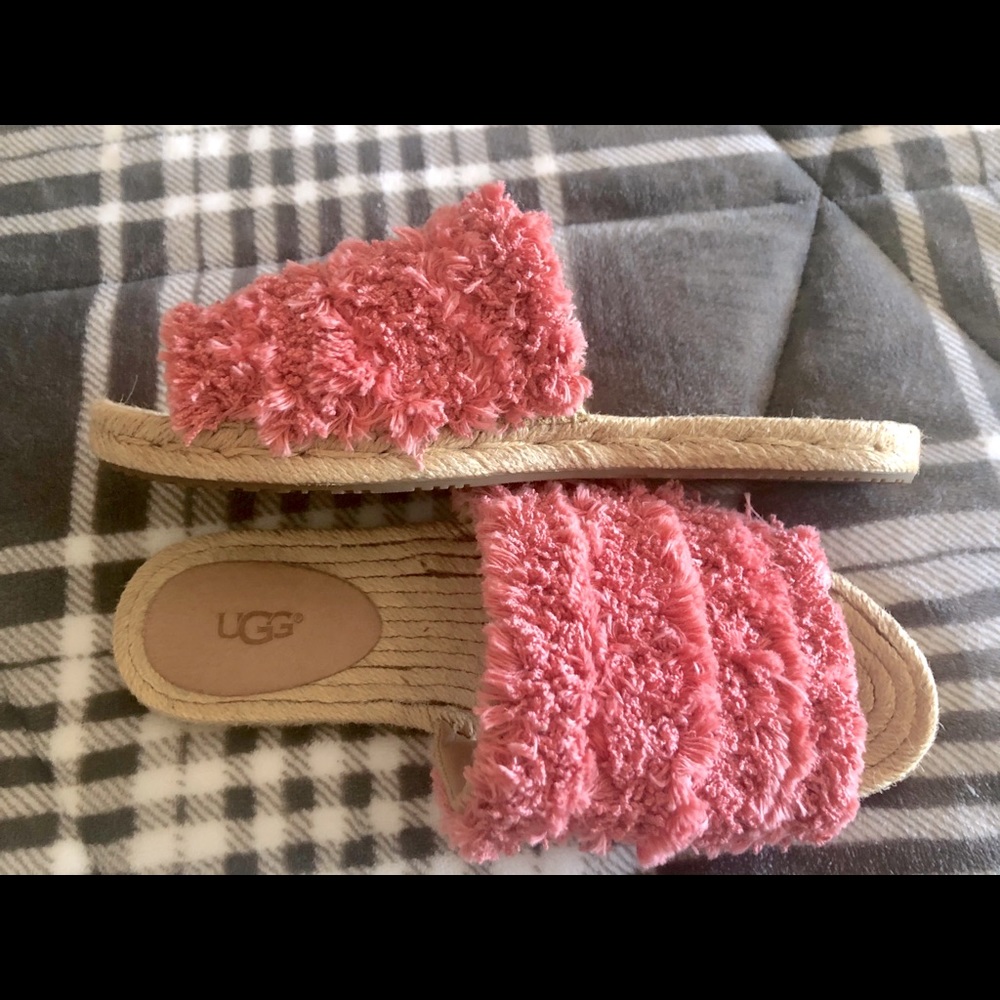 UGG sandals size 7 like new!